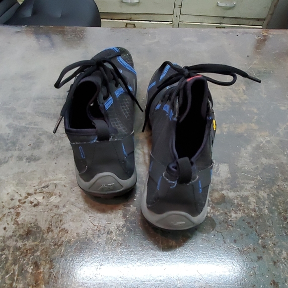 Like new New Balance Vibram shoes - Picture 3 of 4